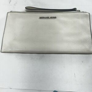 Michael Kors MK Small Clutch White Pebbled Leather w Silver Hardware